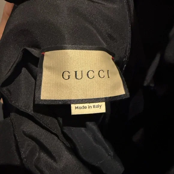 Gucci Black Resin Square Button with Mother-of-Pearl Inset - Picture 3 of 4